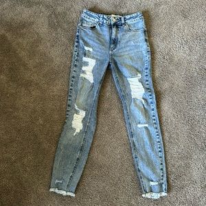 TINSELTOWN LIGHT WASH DISTRESSED JR JEANS Size 5 high waist 🤍